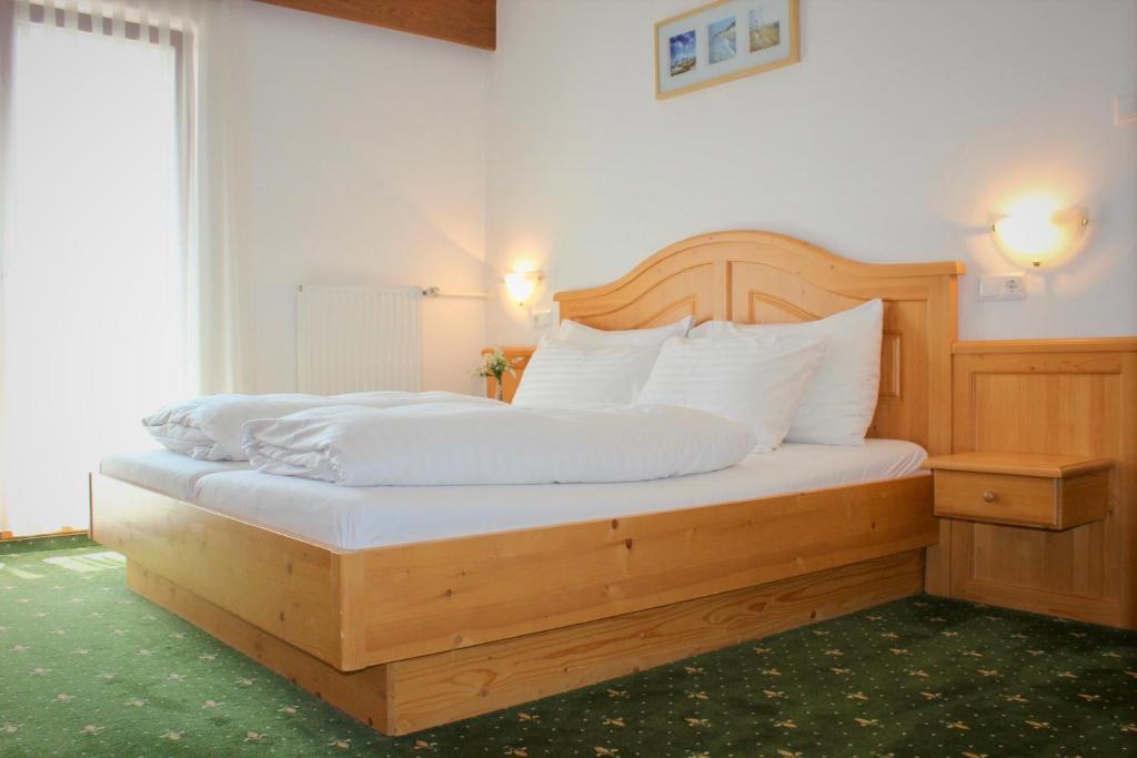Postel nebo postele na pokoji v ubytování Hotel Alex