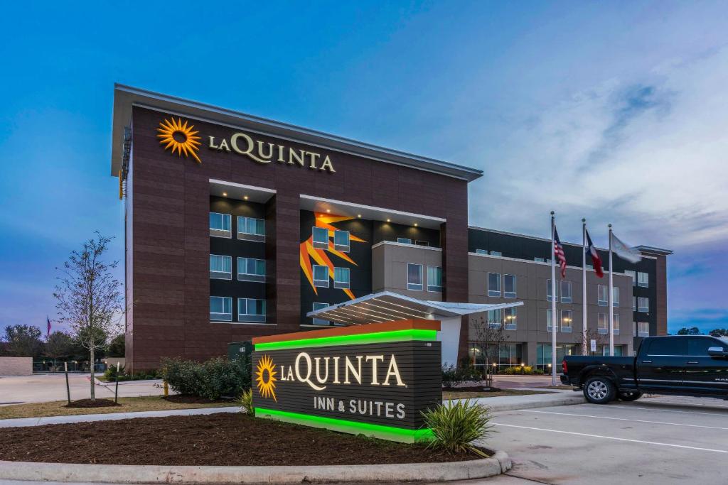 La Quinta Inn and Suites by Wyndham Houston Spring South - Housity