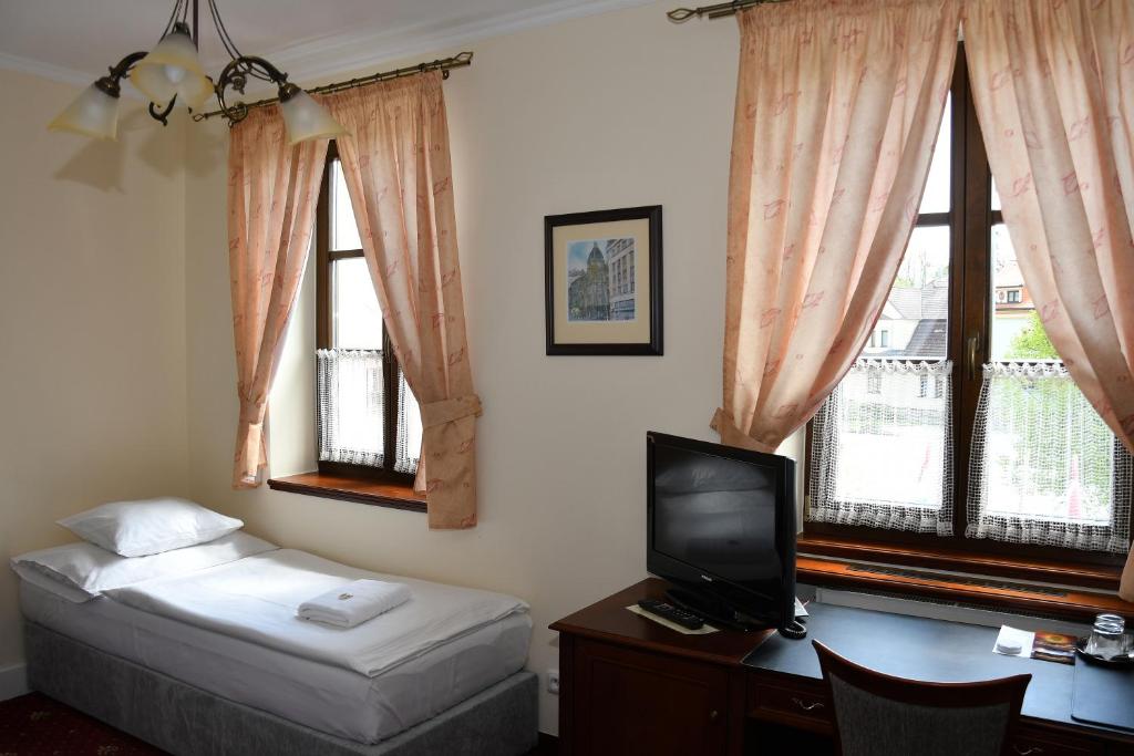 Postel nebo postele na pokoji v ubytování Hotel Buchlovice
