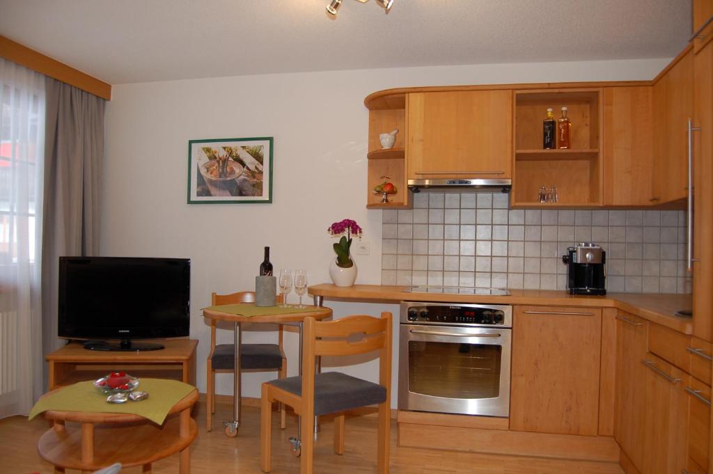 Kuchyň nebo kuchyňský kout v ubytování Apartment Swiss Chalet