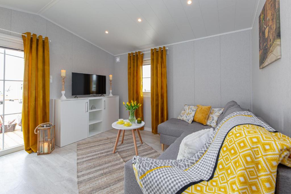 TV a/nebo společenská místnost v ubytování Holiday-Camp