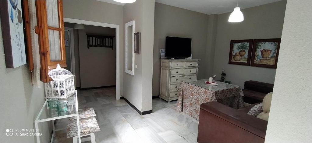A television and/or entertainment centre at Alojamiento casa típica de Córdoba