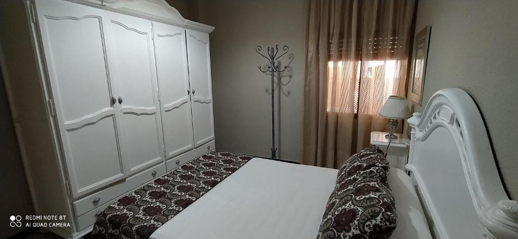 A bed or beds in a room at Alojamiento casa típica de Córdoba
