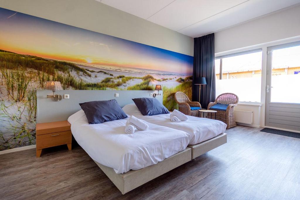 Postel nebo postele na pokoji v ubytování `t Wapen van Terschelling