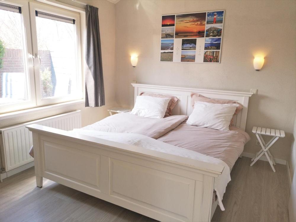 En eller flere senge i et værelse på Westkapellibar