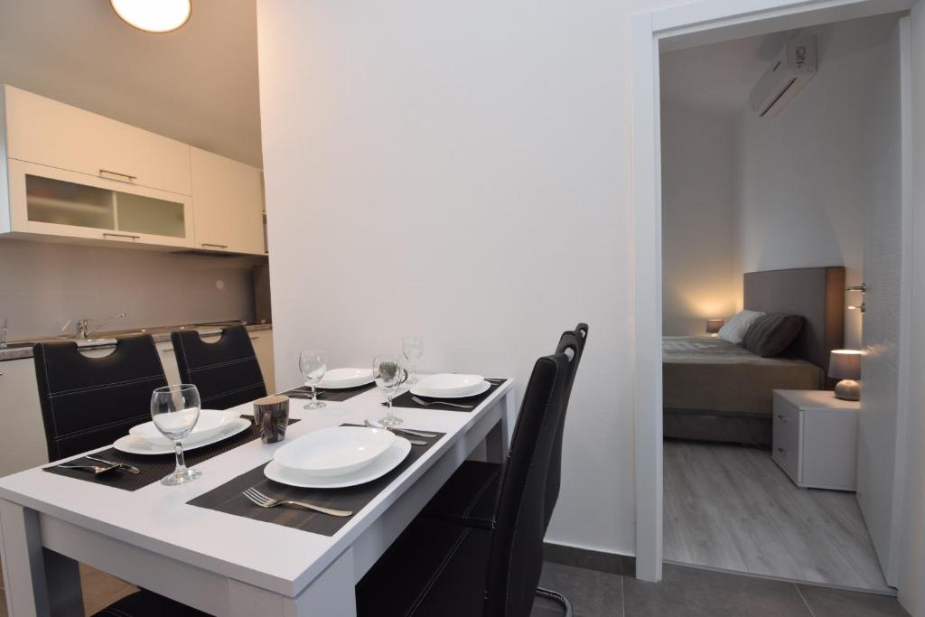 Kuchyňa alebo kuchynka v ubytovaní Apartments Noa Nin Ždrijac