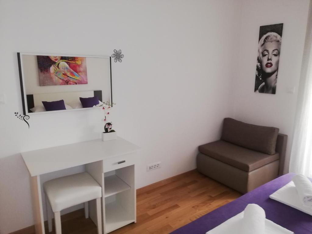 Posedenie v ubytovaní Petra apartment