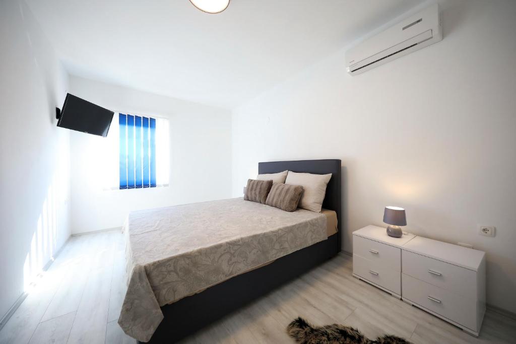 Posteľ alebo postele v izbe v ubytovaní Apartments Noa Nin Ždrijac