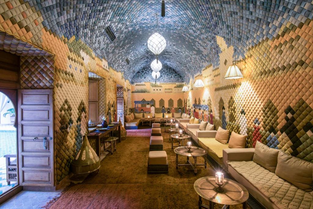 Posezení v ubytování Almaha Marrakech Restaurant & SPA