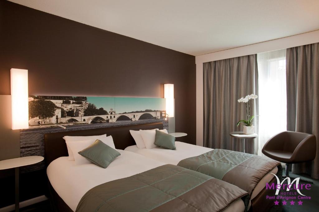 Postel nebo postele na pokoji v ubytování Mercure Pont d’Avignon Centre