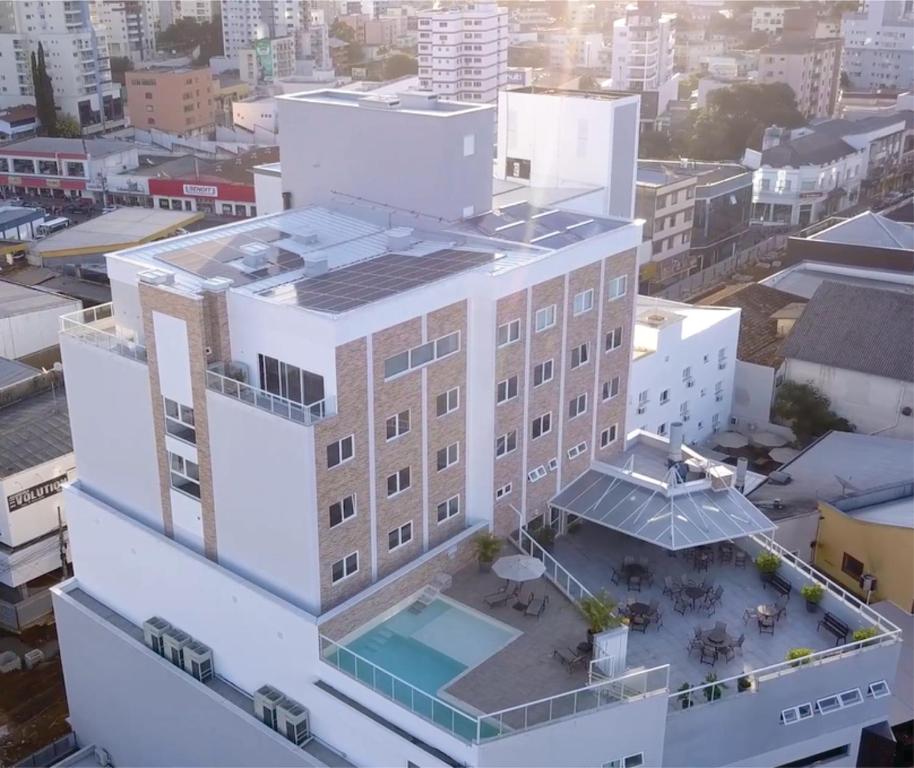 an aerial view of a building with a swimming pool at Hotel Alvorada in Concordia