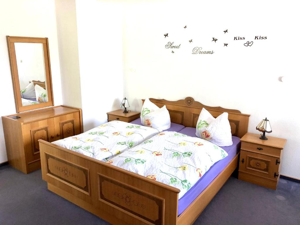 Postel nebo postele na pokoji v ubytování Hotel Charlott