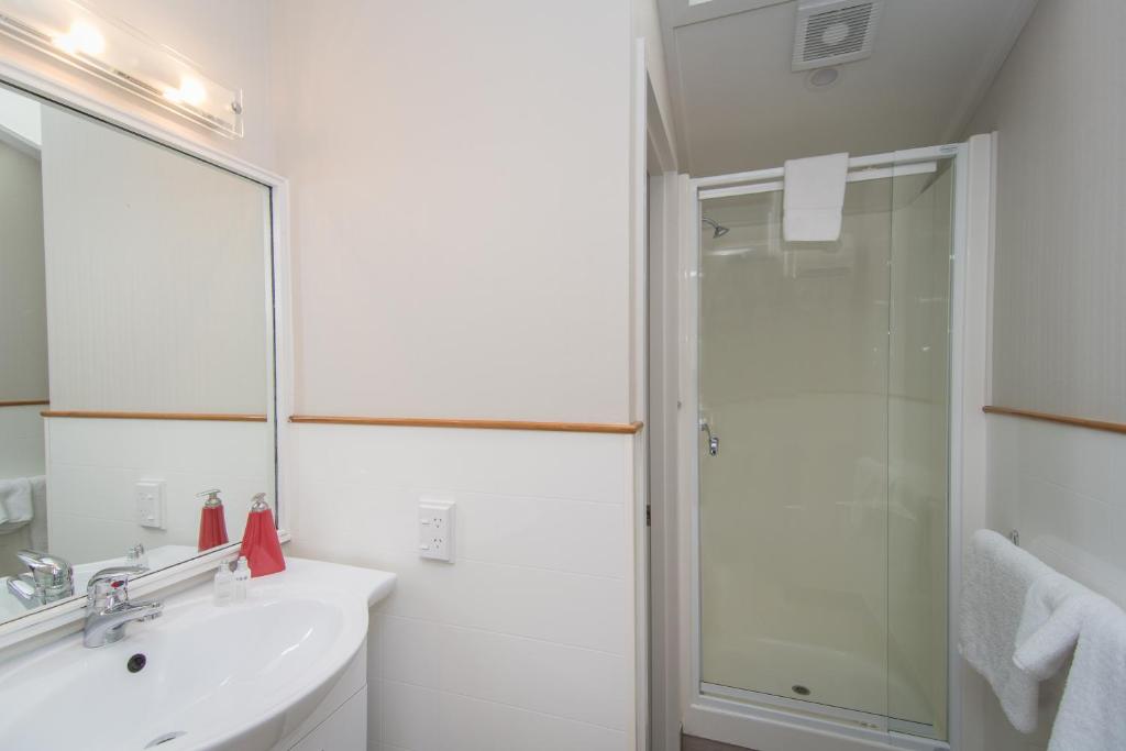 Cedar Lodge Motel - Resim 8