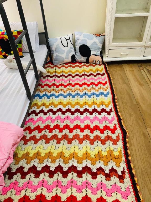 Postel nebo postele na pokoji v ubytování Baan Mae Somkid Homestay