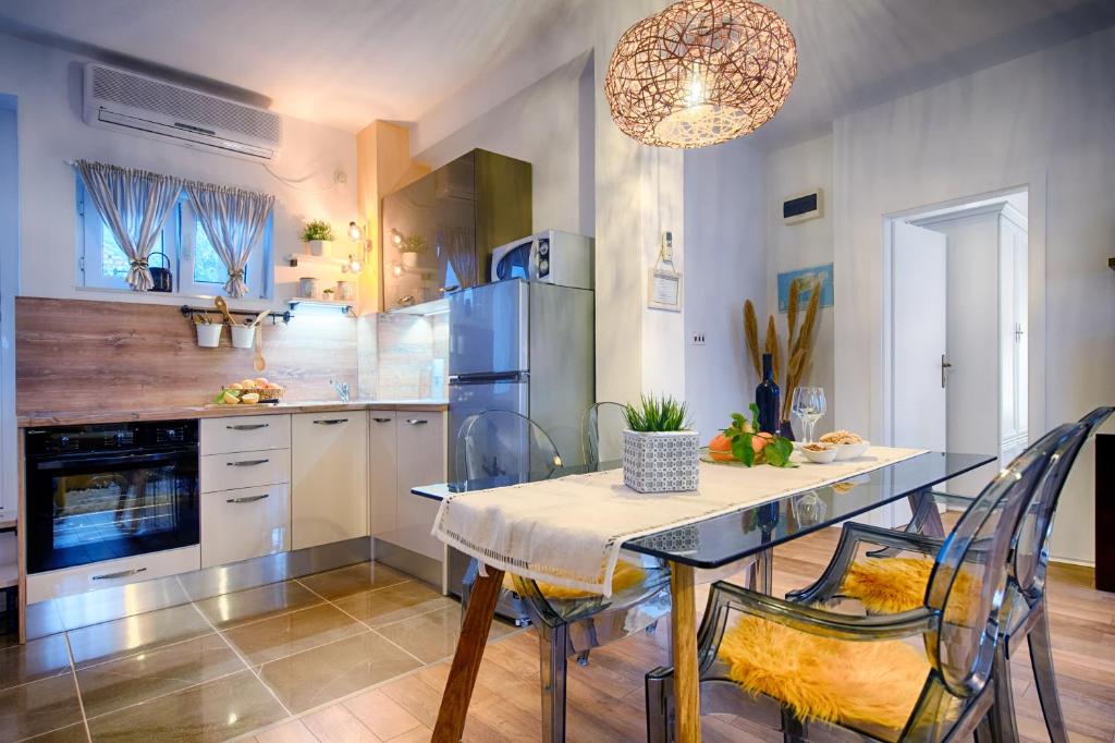 Kuchyň nebo kuchyňský kout v ubytování Apartments Dubra
