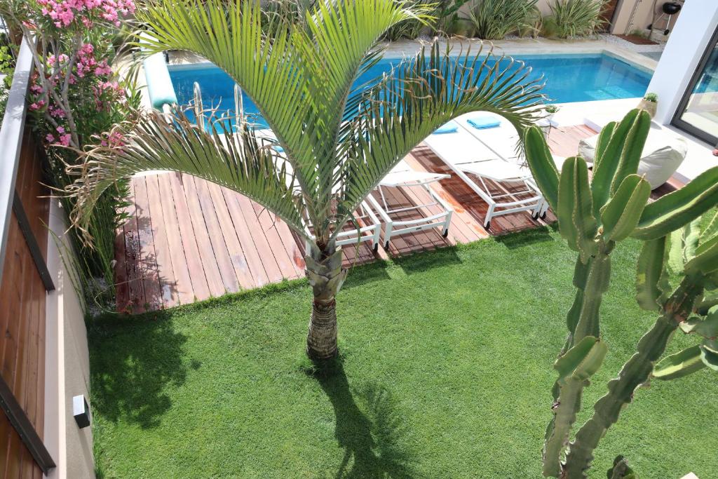 Bazén v ubytování Fos Villa, a Luxe House with Private Heated Pool nebo v jeho okolí