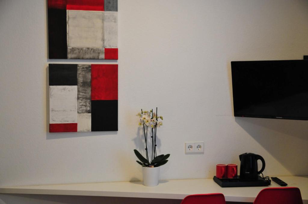TV a/nebo společenská místnost v ubytování Hotel B54 Heidelberg City Center