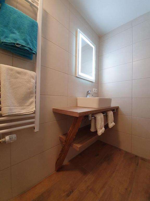 a bathroom with a sink and a window and towels at Haus Bayrhof in Hopferau