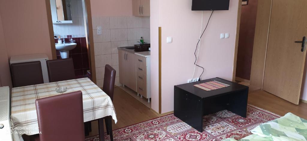 Kuchyň nebo kuchyňský kout v ubytování Apartmani Aleksijević