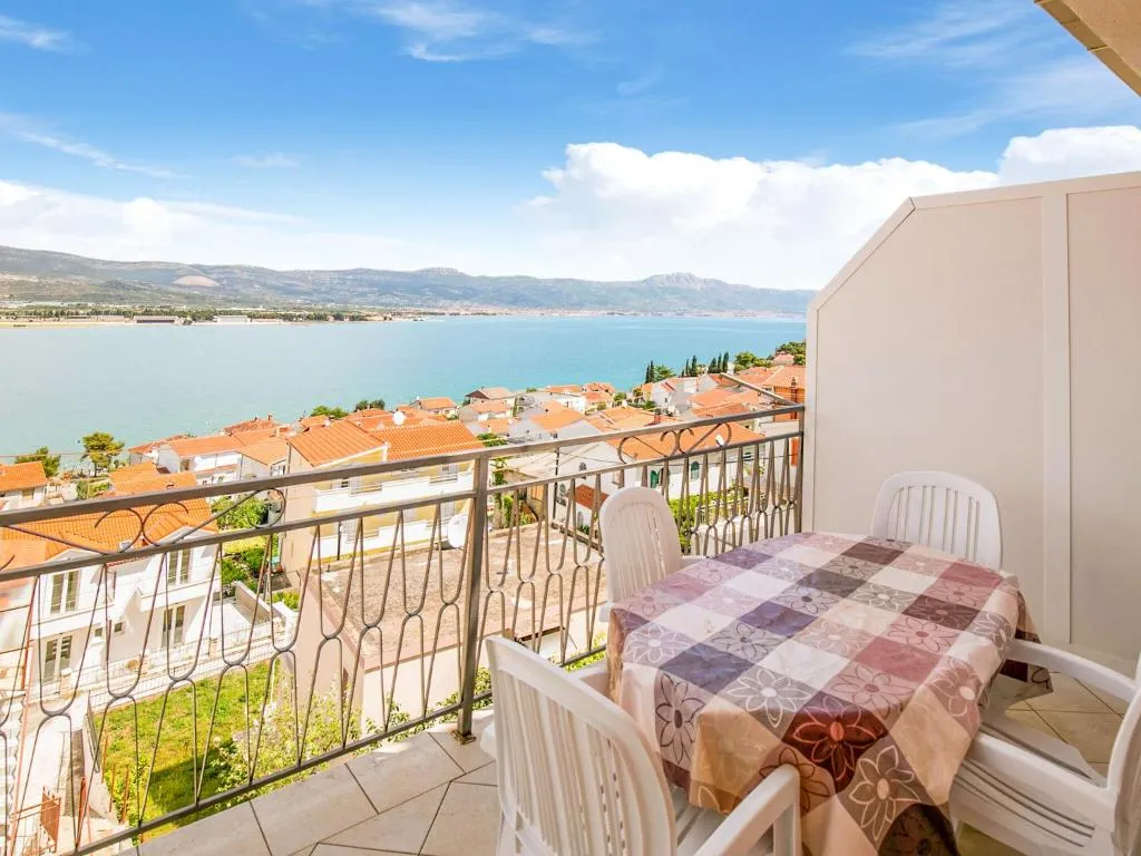 Attractive Apartment in Mastrinka -Trogir near Seabeach, Trogir, Croaţia