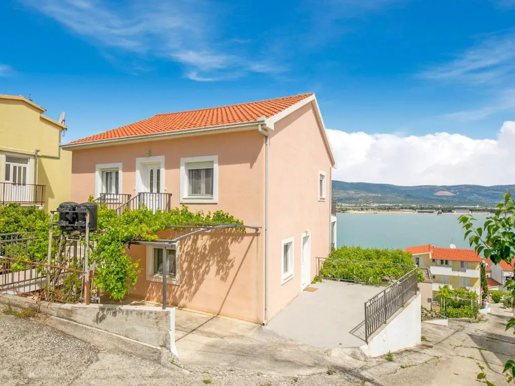 Restful Apartment in Mastrinka near Beach and Town Centre, Trogir, Croaţia
