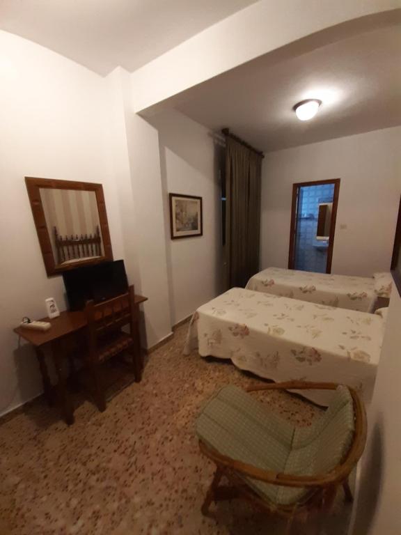 Postel nebo postele na pokoji v ubytování Hotel Andalucía