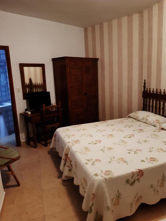 Postel nebo postele na pokoji v ubytování Hotel Andalucía