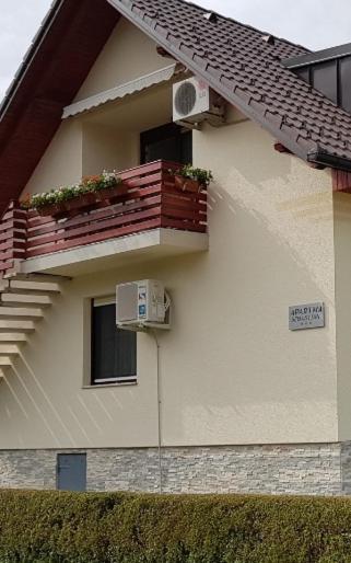 Budova, kde se apartmán nachází