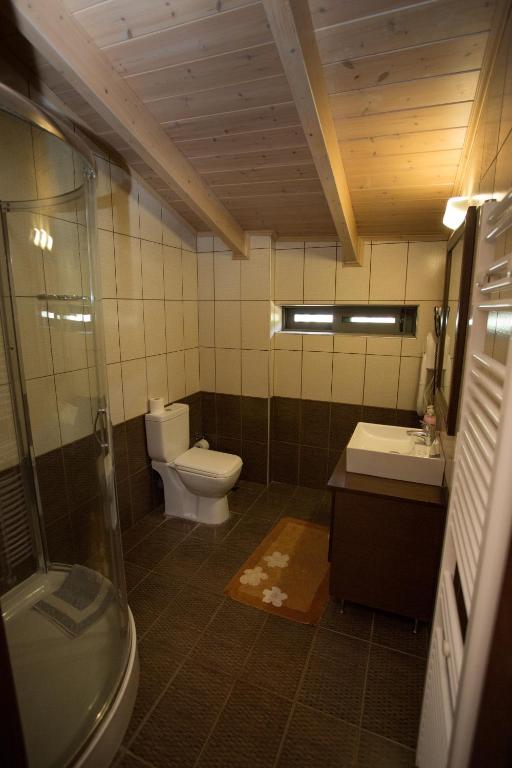 Koupelna v ubytování Delfini Hotel