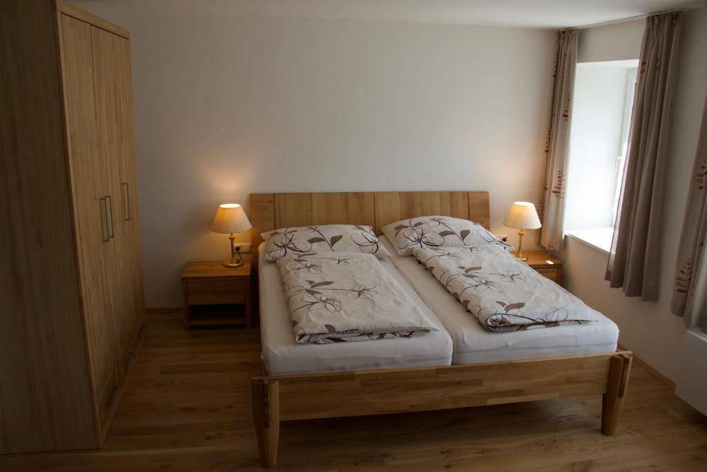 Postel nebo postele na pokoji v ubytování Ferienwohnung Märzinger