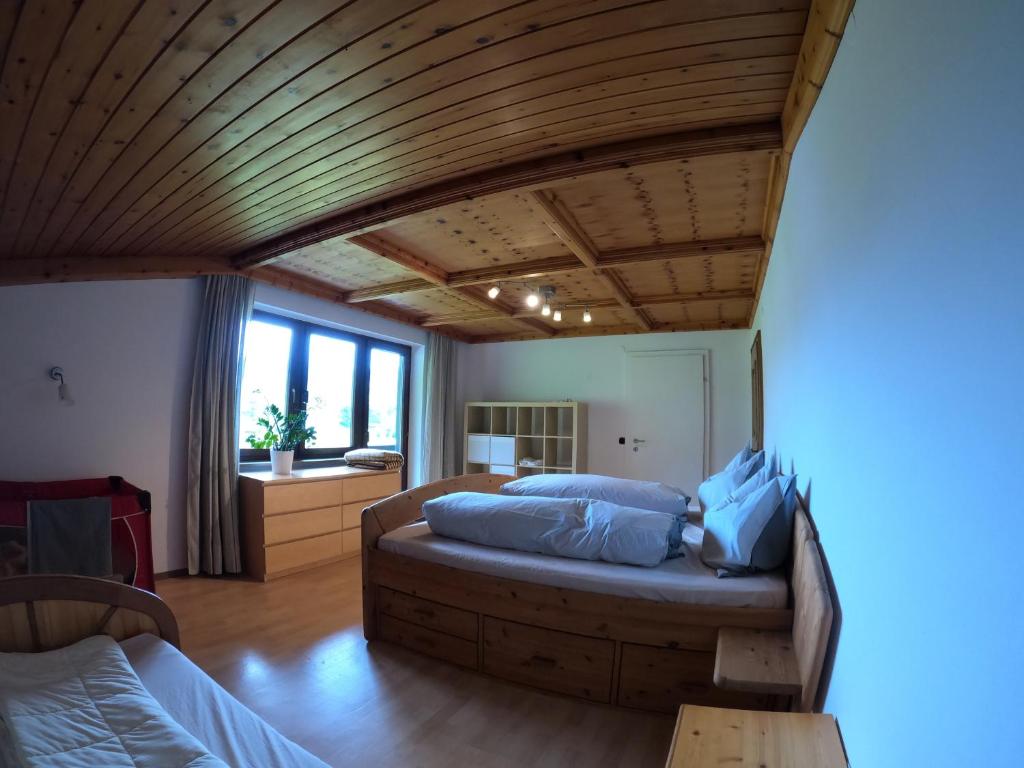 Posteľ alebo postele v izbe v ubytovaní Ferienwohnung Scharler