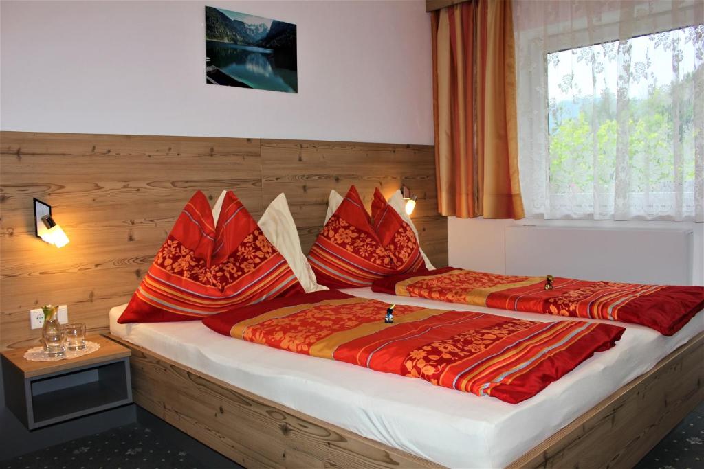 Postel nebo postele na pokoji v ubytování Gästehaus Oberauer