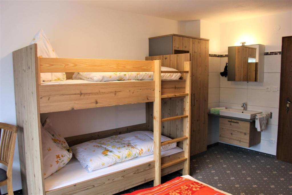 Postel nebo postele na pokoji v ubytování Gästehaus Oberauer