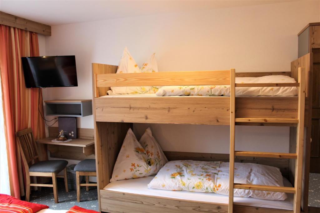 Postel nebo postele na pokoji v ubytování Gästehaus Oberauer