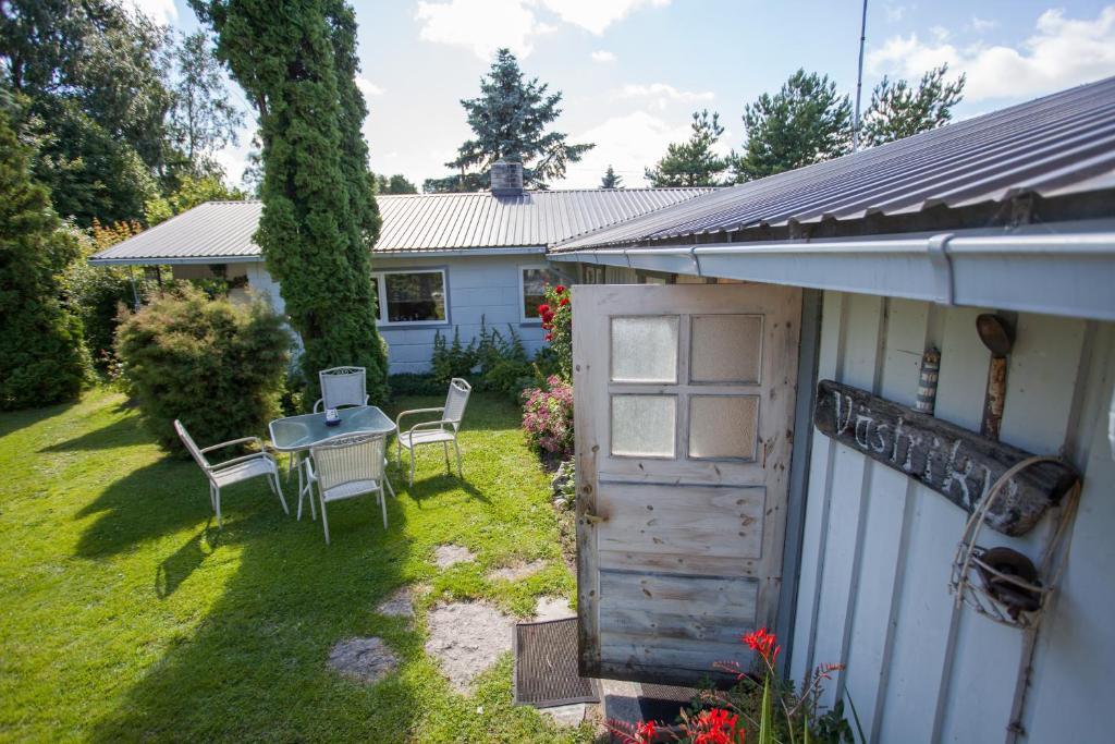 Zahrada ubytování Västriku Holiday Home