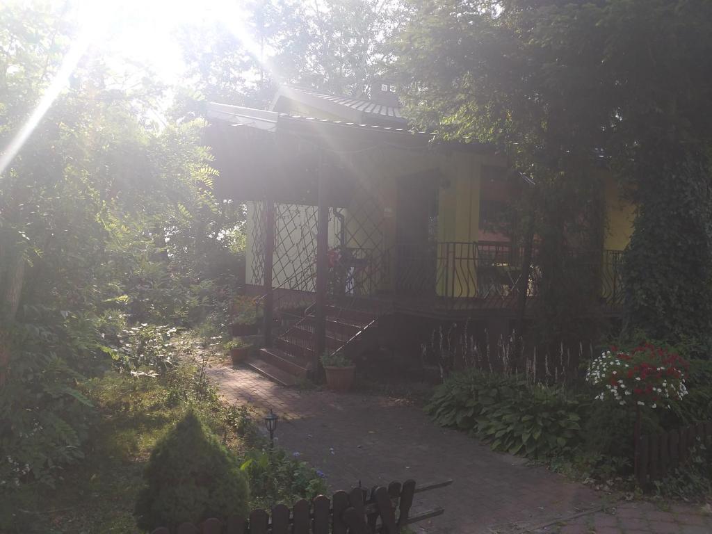 Vonkajšia záhrada v ubytovaní Agroturystyka Czerwone Maki 2 Łazienki 5 Pokoi Kuchnia - NoclegiGrodziskPL 792-535-535