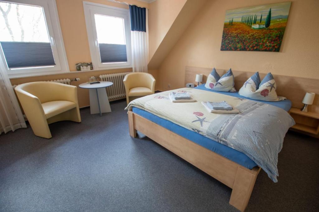 Postel nebo postele na pokoji v ubytování Hotel Norden Norddeich