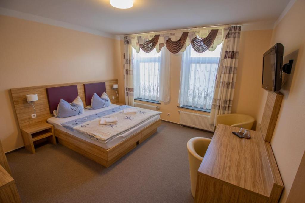 Postel nebo postele na pokoji v ubytování Hotel Norden Norddeich