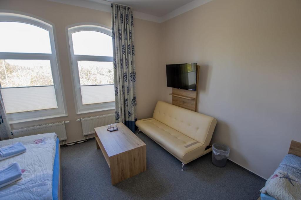 TV a/nebo společenská místnost v ubytování Hotel Norden Norddeich