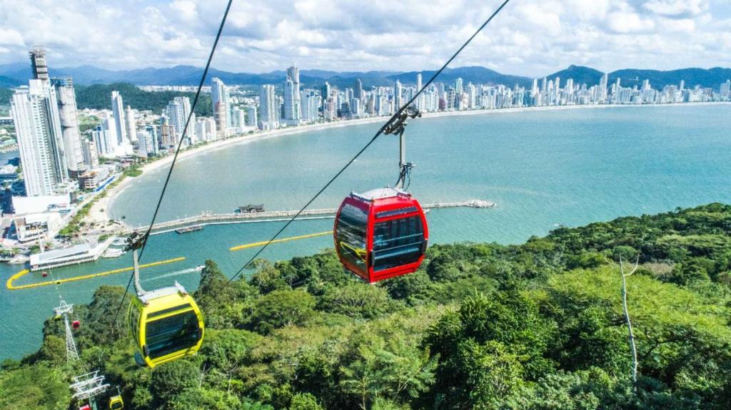  Pé na areia Balneário Camboriú - Avenida Atlântica