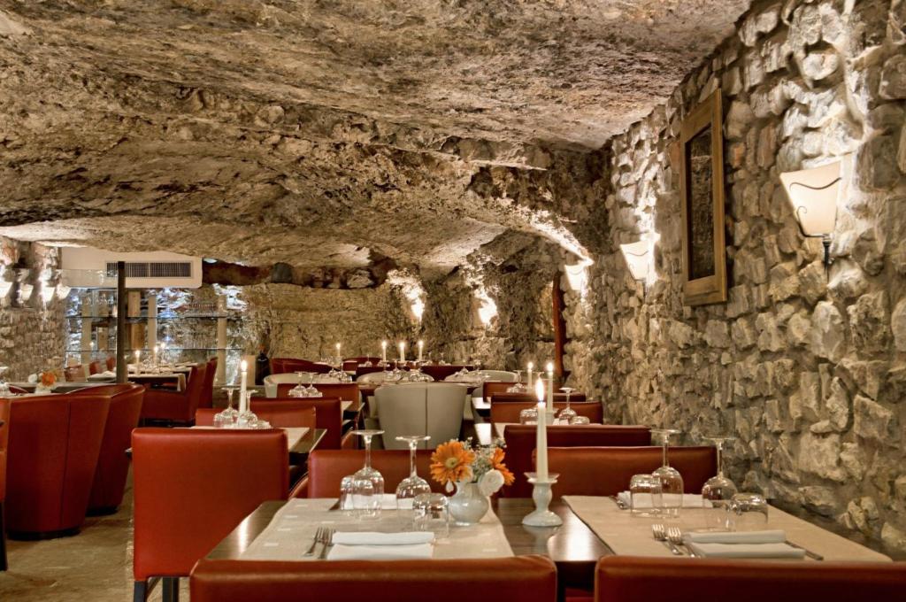 Een restaurant of ander eetgelegenheid bij Dimora Del Dragone