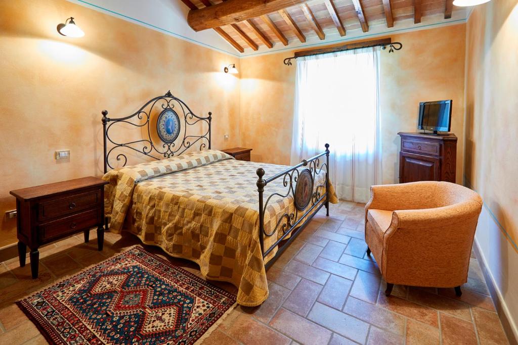 A bed or beds in a room at Agriturismo Il Molino Antico - 5 Girasoli
