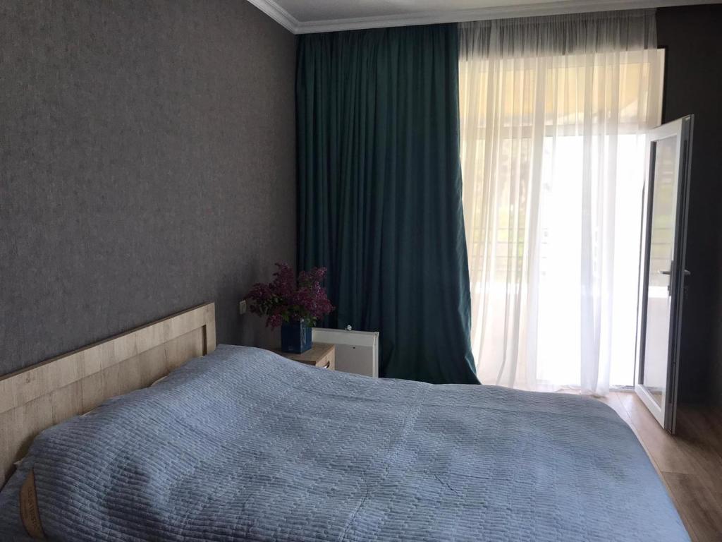 Postel nebo postele na pokoji v ubytování Hotel Vardzia Terrace