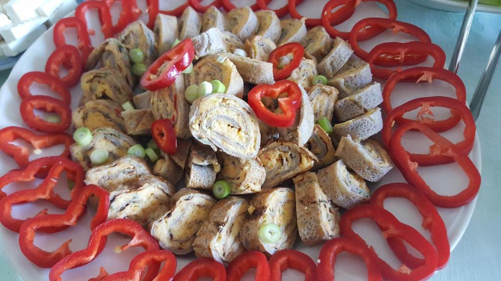 Makanan di atau di tempat lain dekat hotel