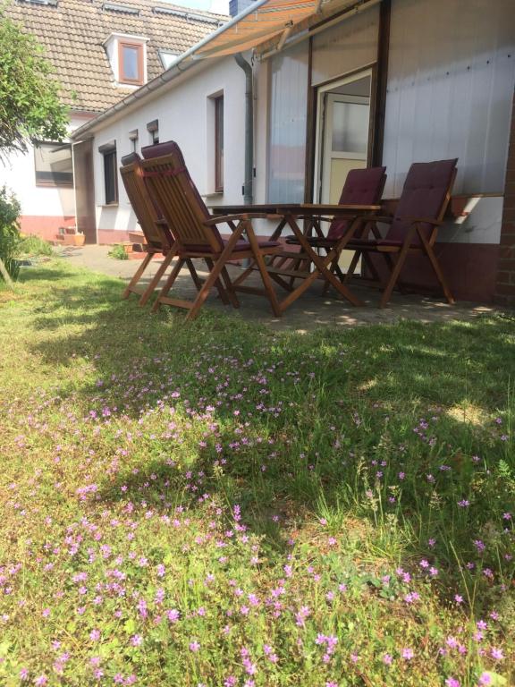 Gemütliches Ferienhaus mit Garten - Three-Bedroom House