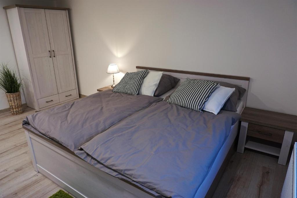 Postel nebo postele na pokoji v ubytování Apartmány U Lípy