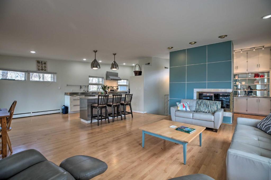 Stylish Escape with Elevated Deck - Walk to Beach!