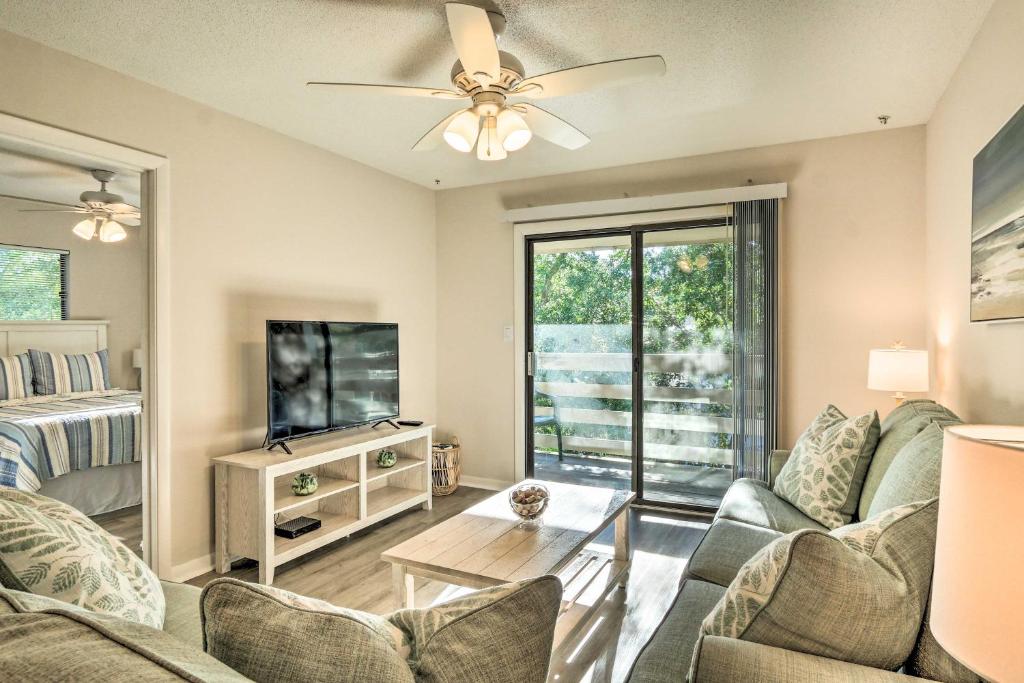 Hilton Head Island Condo with Pool Walk to Beach!, Hilton Head Island