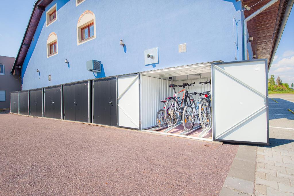 Jízda na kole v ubytování La Port nebo okolí