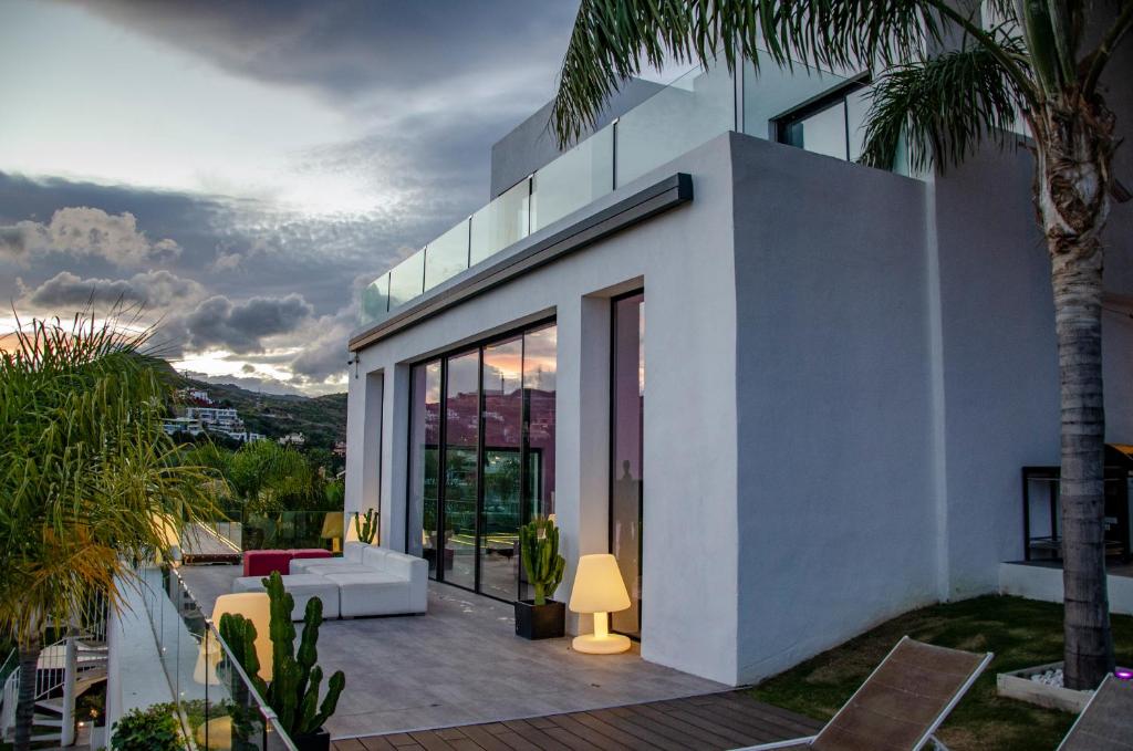 Extreme Luxury -Coolest contemporary villa!, Estepona ...